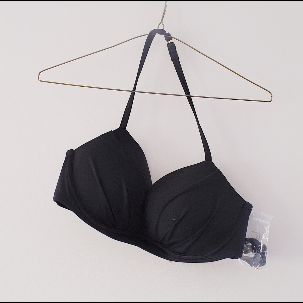 *NWOT* Victoria’s Secret Bikini Top (Black)
